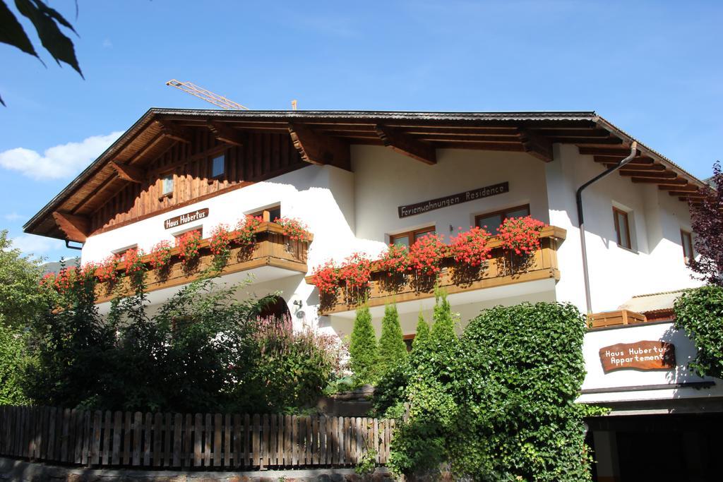 Aparthotel Garni Haus Hubertus Malles Venosta Exterior foto