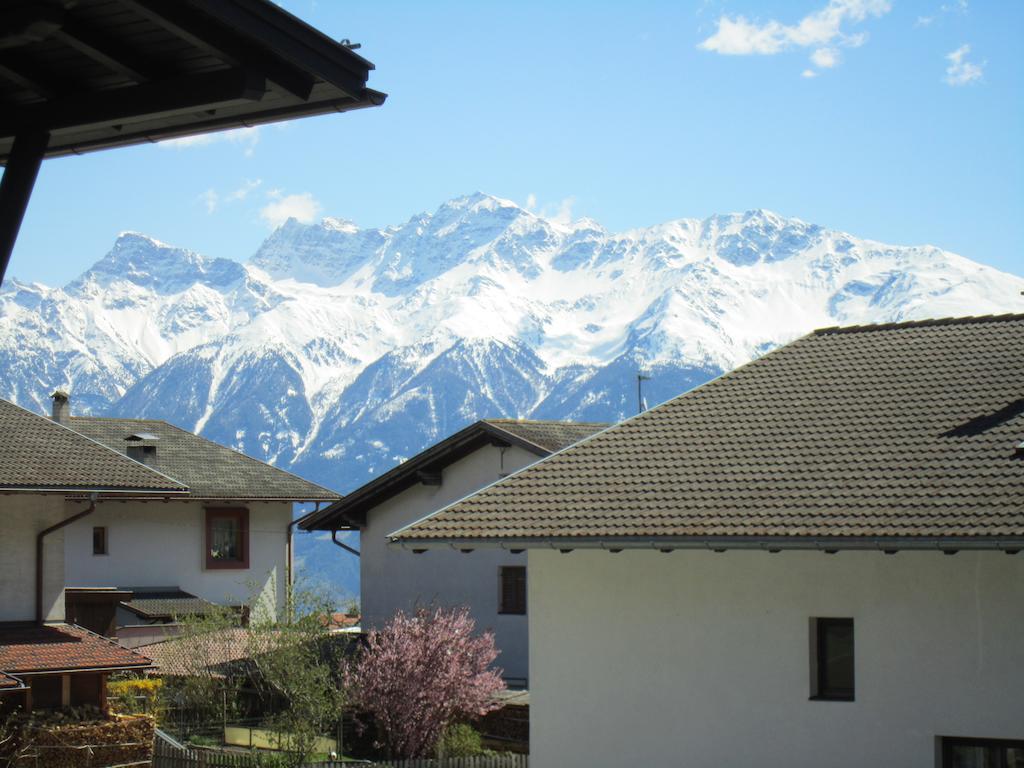 Aparthotel Garni Haus Hubertus Malles Venosta Exterior foto