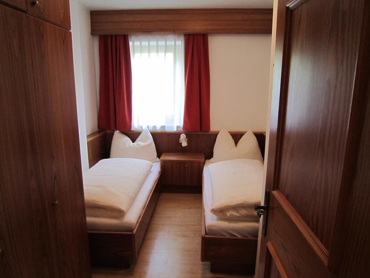 Aparthotel Garni Haus Hubertus Malles Venosta Exterior foto